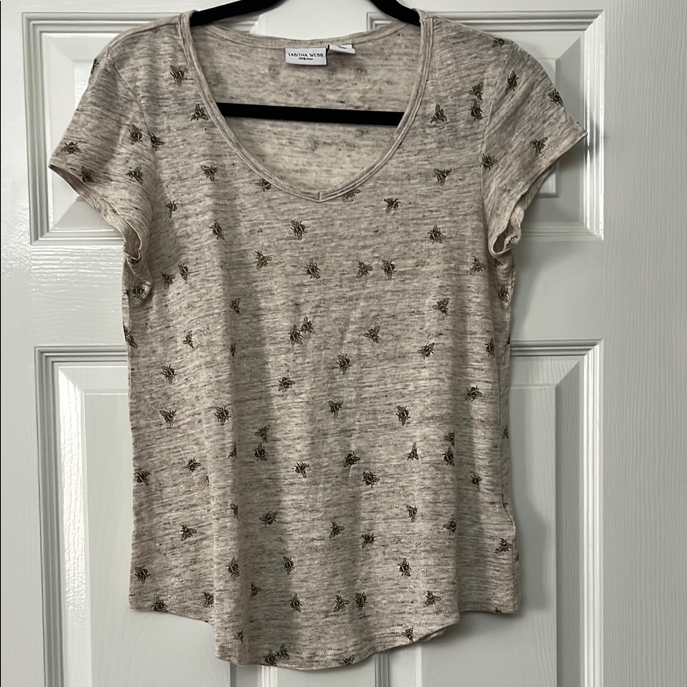 Casual Heathered Beige Short Sleeve Tee with wonderful honeybee print